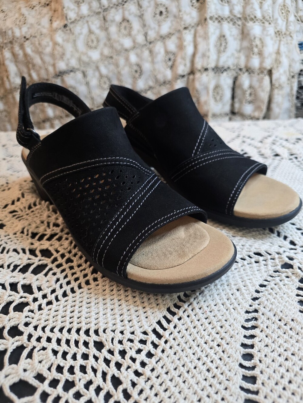 Clarks Collection Emiky 2 Mist Black Nubuck Pump, Sandal, Womens Shoe 10 US NEW